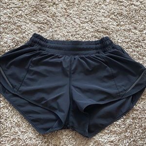 Black size 4 regular lululemon Hotty hot shorts